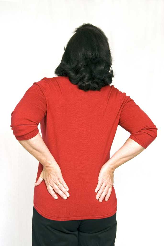older-woman-with-lower-back-pain_SYPM5paVs